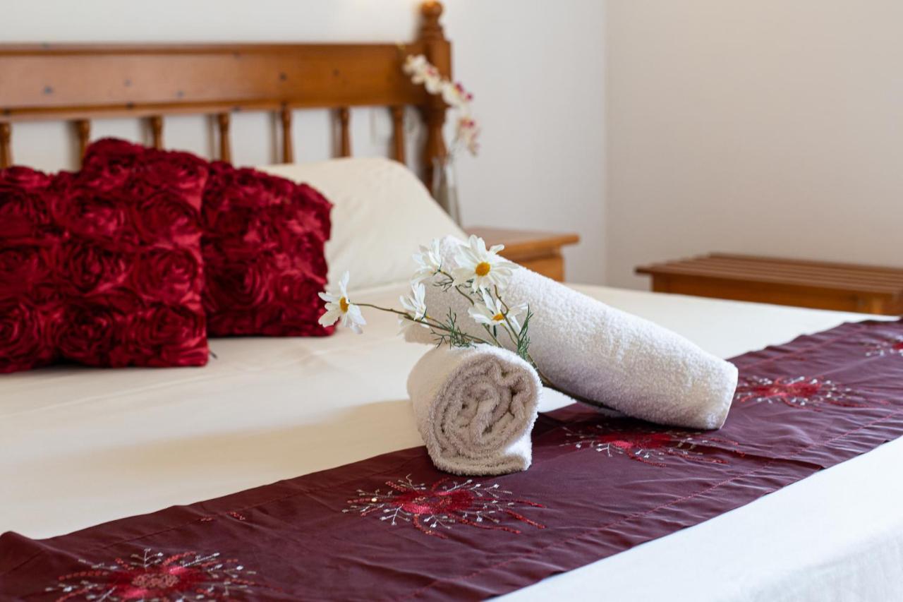 Hostal Yebisah Santa Eulària des Riu Extérieur photo