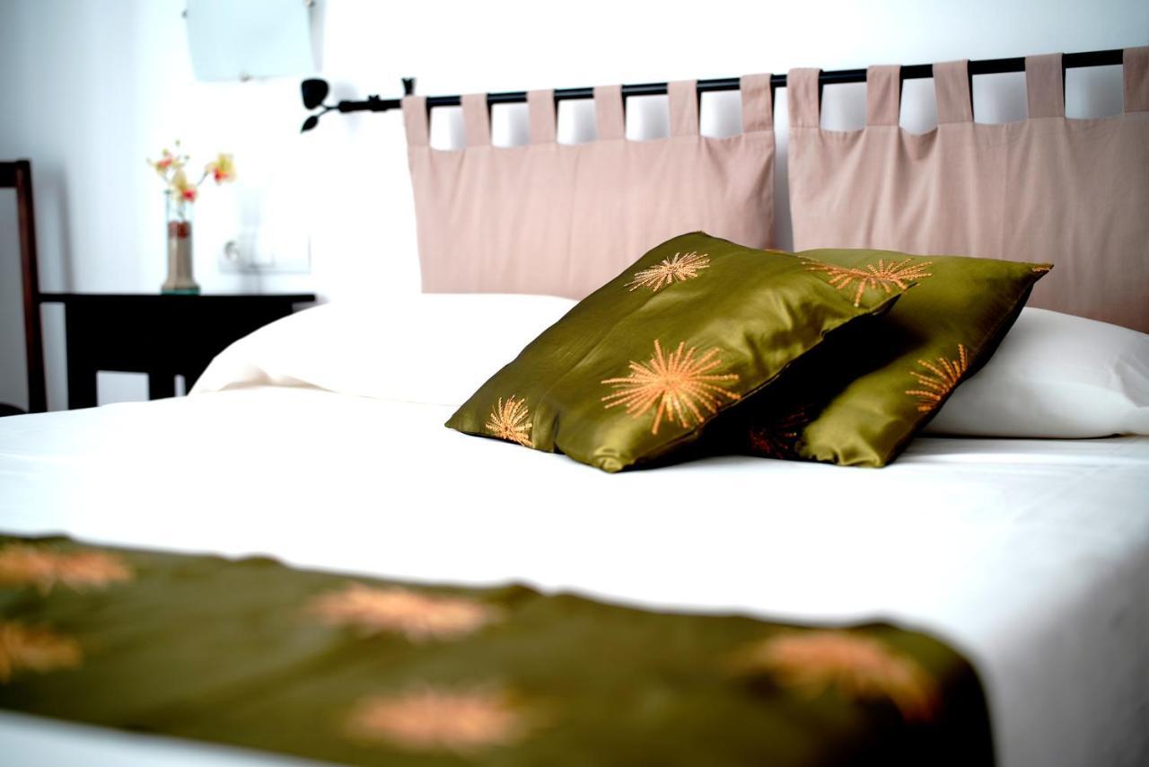 Hostal Yebisah Santa Eulària des Riu Extérieur photo