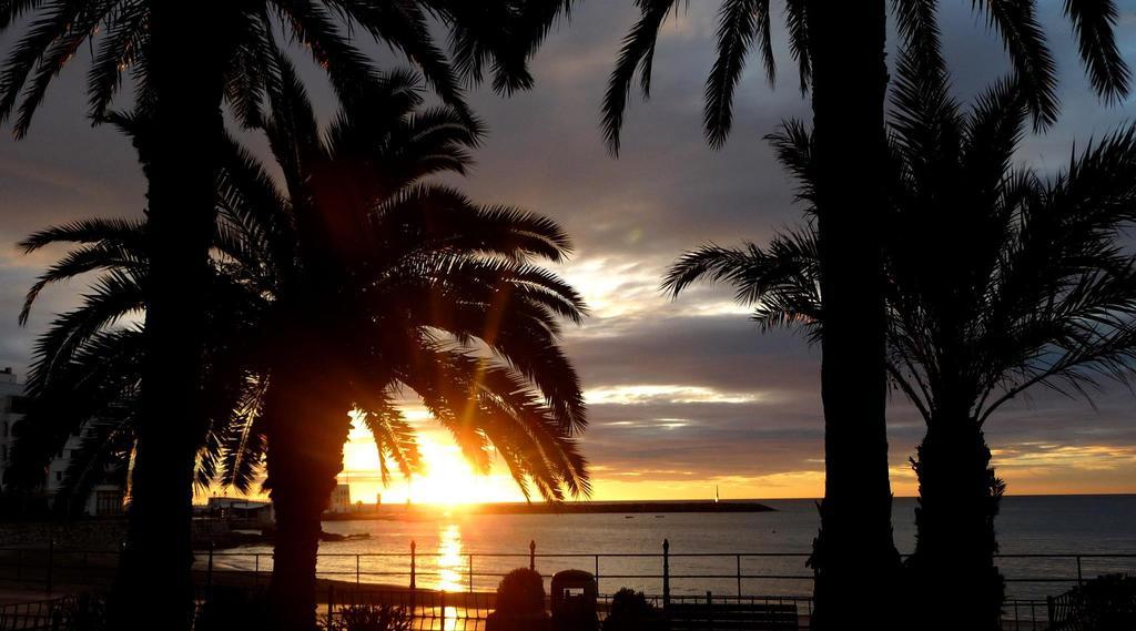 Hostal Yebisah Santa Eulària des Riu Extérieur photo