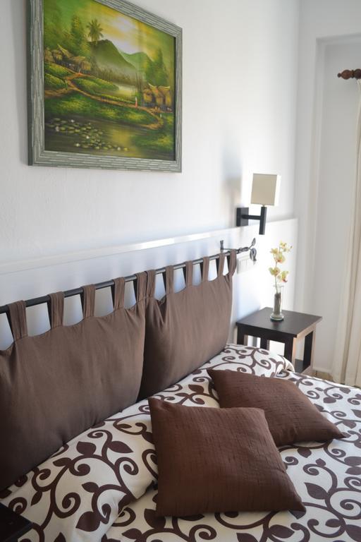 Hostal Yebisah Santa Eulària des Riu Chambre photo