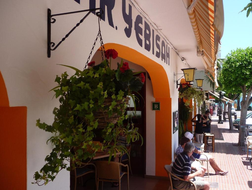 Hostal Yebisah Santa Eulària des Riu Extérieur photo