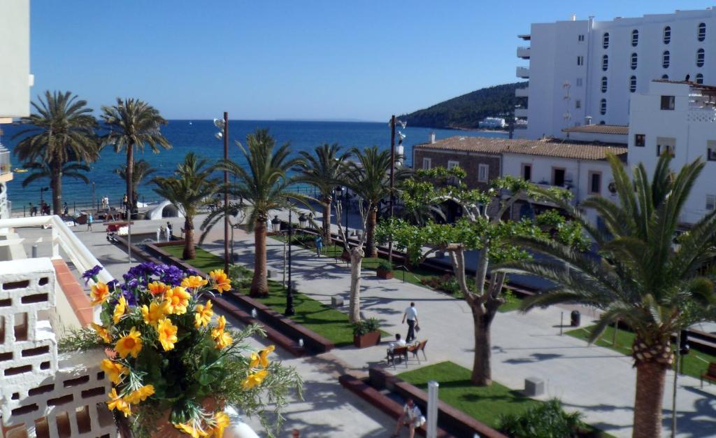 Hostal Yebisah Santa Eulària des Riu Extérieur photo