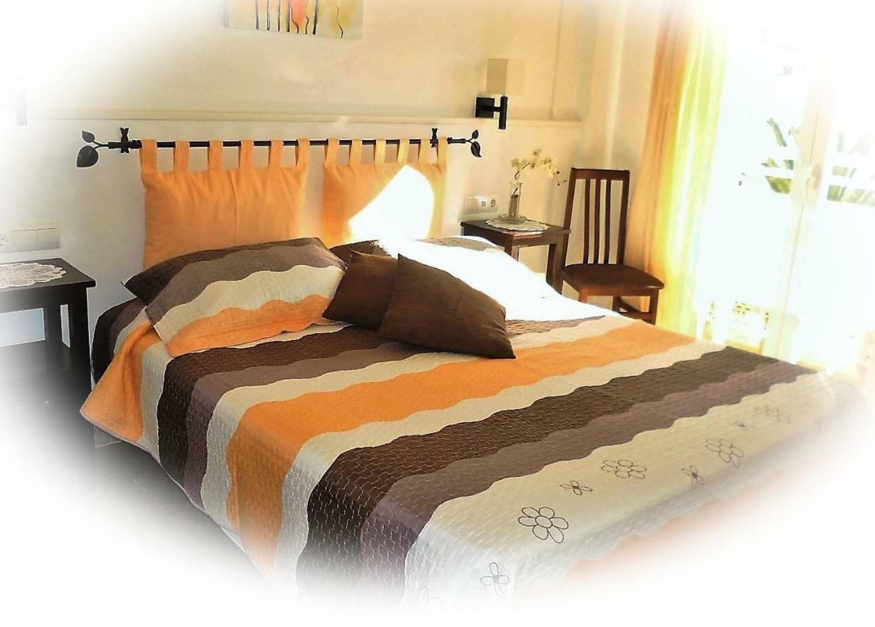Hostal Yebisah Santa Eulària des Riu Extérieur photo